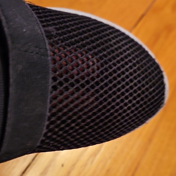 Kids Sz 11 Water Shoes, Mesh Toe, Thick Sole, Velcro - Picture 4 of 14